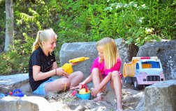 spielplatz-sand-spielen